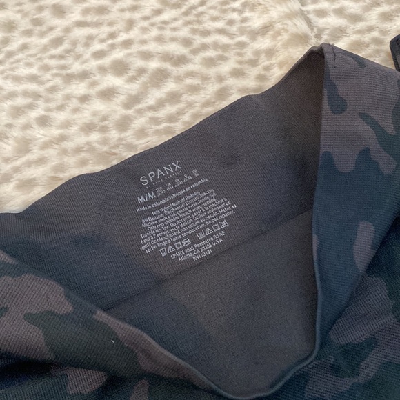 Spanx Look At Me Now Seamless Leggings - Picture 3 of 5